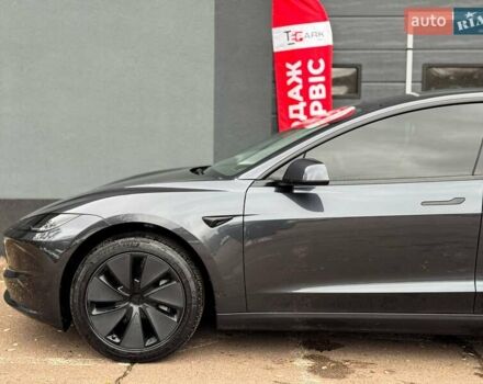 Серый Тесла Модель 3, объемом двигателя 0 л и пробегом 12 тыс. км за 31999 $, фото 4 на Automoto.ua