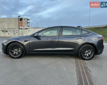 Серый Тесла Модель 3, объемом двигателя 0 л и пробегом 14 тыс. км за 29800 $, фото 4 на Automoto.ua