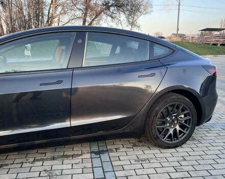 Серый Тесла Модель 3, объемом двигателя 0 л и пробегом 8 тыс. км за 29500 $, фото 3 на Automoto.ua