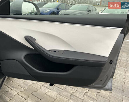 Серый Тесла Модель 3, объемом двигателя 0 л и пробегом 25 тыс. км за 30800 $, фото 12 на Automoto.ua