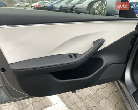 Серый Тесла Модель 3, объемом двигателя 0 л и пробегом 25 тыс. км за 30800 $, фото 8 на Automoto.ua
