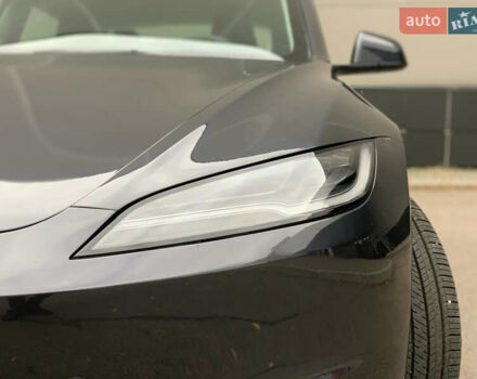 Серый Тесла Модель 3, объемом двигателя 0 л и пробегом 22 тыс. км за 32500 $, фото 4 на Automoto.ua