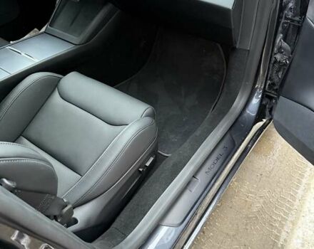 Серый Тесла Модель 3, объемом двигателя 0 л и пробегом 5 тыс. км за 35900 $, фото 25 на Automoto.ua