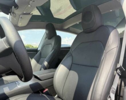 Серый Тесла Модель 3, объемом двигателя 0 л и пробегом 27 тыс. км за 14200 $, фото 9 на Automoto.ua