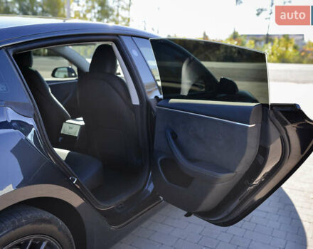 Серый Тесла Модель 3, объемом двигателя 0 л и пробегом 14 тыс. км за 31699 $, фото 10 на Automoto.ua