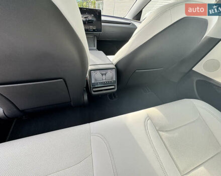 Серый Тесла Модель 3, объемом двигателя 0 л и пробегом 23 тыс. км за 29500 $, фото 16 на Automoto.ua