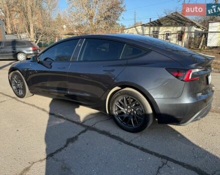 Серый Тесла Модель 3, объемом двигателя 0 л и пробегом 18 тыс. км за 26500 $, фото 4 на Automoto.ua