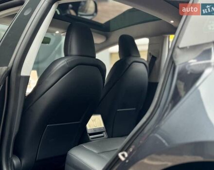 Серый Тесла Модель 3, объемом двигателя 0 л и пробегом 12 тыс. км за 31999 $, фото 15 на Automoto.ua