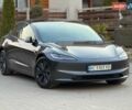 Серый Тесла Модель 3, объемом двигателя 0 л и пробегом 2 тыс. км за 26500 $, фото 1 на Automoto.ua