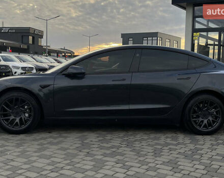 Серый Тесла Модель 3, объемом двигателя 0 л и пробегом 9 тыс. км за 33500 $, фото 3 на Automoto.ua