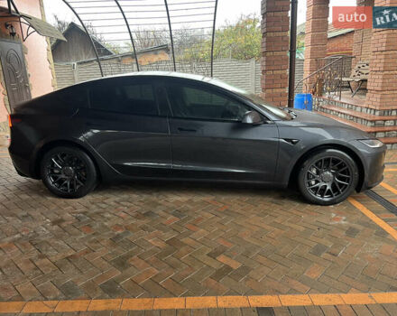 Серый Тесла Модель 3, объемом двигателя 0 л и пробегом 29 тыс. км за 27000 $, фото 2 на Automoto.ua