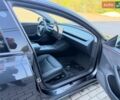 Серый Тесла Модель 3, объемом двигателя 0 л и пробегом 28 тыс. км за 27700 $, фото 20 на Automoto.ua