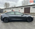 Серый Тесла Модель 3, объемом двигателя 0 л и пробегом 17 тыс. км за 28500 $, фото 3 на Automoto.ua