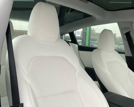 Серый Тесла Модель 3, объемом двигателя 0 л и пробегом 25 тыс. км за 30800 $, фото 13 на Automoto.ua