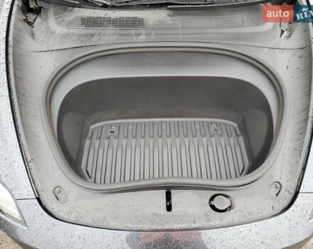 Серый Тесла Модель 3, объемом двигателя 0 л и пробегом 17 тыс. км за 12400 $, фото 10 на Automoto.ua