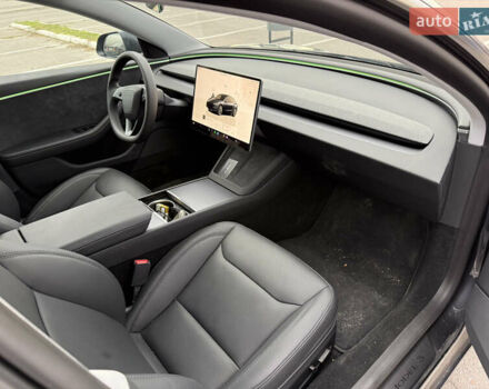 Серый Тесла Модель 3, объемом двигателя 0 л и пробегом 11 тыс. км за 33000 $, фото 4 на Automoto.ua