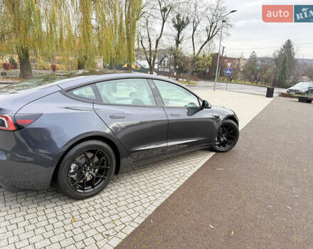 Серый Тесла Модель 3, объемом двигателя 0 л и пробегом 13 тыс. км за 30000 $, фото 3 на Automoto.ua