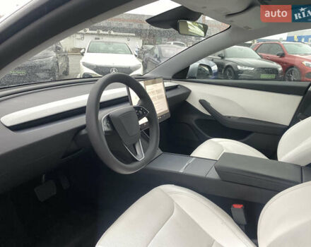 Серый Тесла Модель 3, объемом двигателя 0 л и пробегом 25 тыс. км за 30800 $, фото 7 на Automoto.ua