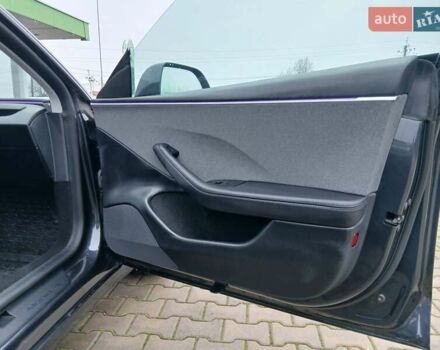 Серый Тесла Модель 3, объемом двигателя 0 л и пробегом 3 тыс. км за 28500 $, фото 16 на Automoto.ua
