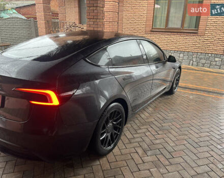 Серый Тесла Модель 3, объемом двигателя 0 л и пробегом 29 тыс. км за 27000 $, фото 3 на Automoto.ua
