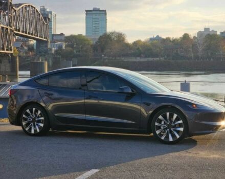 Серый Тесла Модель 3, объемом двигателя 0 л и пробегом 1 тыс. км за 13000 $, фото 2 на Automoto.ua