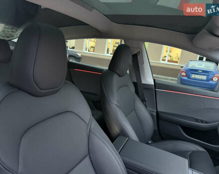 Серый Тесла Модель 3, объемом двигателя 0 л и пробегом 6 тыс. км за 29999 $, фото 24 на Automoto.ua