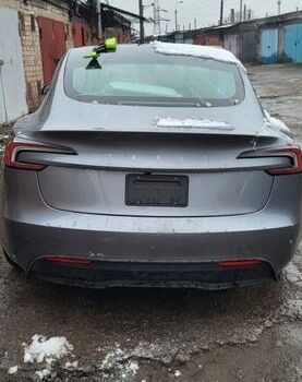 Серый Тесла Модель 3, объемом двигателя 0 л и пробегом 200 тыс. км за 23000 $, фото 1 на Automoto.ua