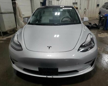 Тесла Модель 3 2018 в Киеве на Automoto.ua Серый Тесла Модель 3, объемом двигателя 0 л и пробегом 64 тыс. км за 3800 $, фото 4 на Automoto.ua