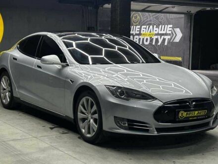 Тесла Модель 3 2015 у Чернівцях на Automoto.ua Сірий Тесла Модель 3, об'ємом двигуна 0 л та пробігом 111 тис. км за 14500 $, фото 1 на Automoto.ua