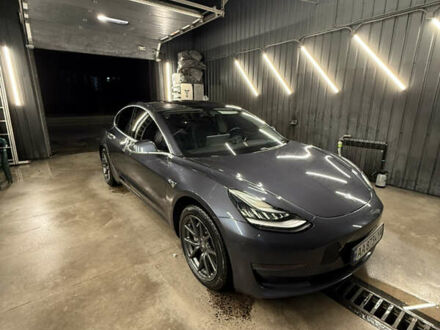 Тесла Модель 3 2017 в Киеве на Automoto.ua Серый Тесла Модель 3, объемом двигателя 0 л и пробегом 105 тыс. км за 16500 $, фото 1 на Automoto.ua