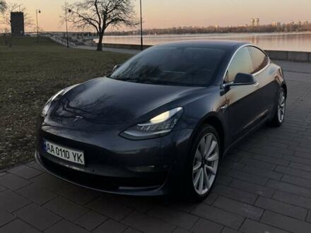 Тесла Модель 3 2018 у Києві на Automoto.ua Сірий Тесла Модель 3, об'ємом двигуна 0 л та пробігом 121 тис. км за 17500 $, фото 1 на Automoto.ua