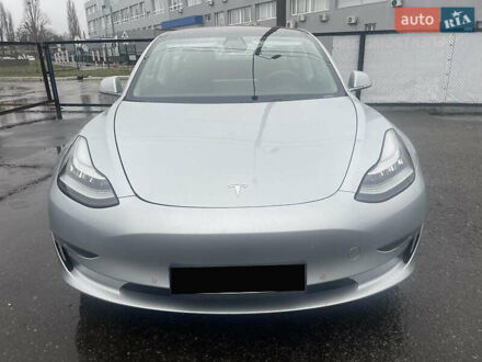 Тесла Модель 3 2018 у Києві на Automoto.ua Сірий Тесла Модель 3, об'ємом двигуна 0 л та пробігом 130 тис. км за 16000 $, фото 1 на Automoto.ua