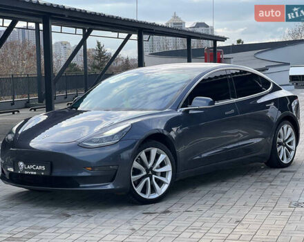 Серый Тесла Модель 3, объемом двигателя 0 л и пробегом 250 тыс. км за 15000 $, фото 1 на Automoto.ua