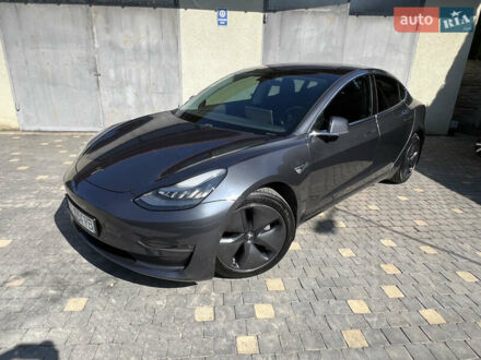 Тесла Модель 3 2018 у Самборе на Automoto.ua Сірий Тесла Модель 3, об'ємом двигуна 0 л та пробігом 138 тис. км за 17999 $, фото 1 на Automoto.ua
