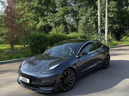 Тесла Модель 3 2018 в Ивано-Франковске на Automoto.ua Серый Тесла Модель 3, объемом двигателя 0 л и пробегом 114 тыс. км за 17000 $, фото 1 на Automoto.ua