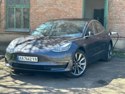 Тесла Модель 3 2018 в Киеве на Automoto.ua Серый Тесла Модель 3, объемом двигателя 0 л и пробегом 56 тыс. км за 19500 $, фото 1 на Automoto.ua
