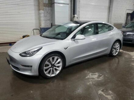 Тесла Модель 3 2018 у Києві на Automoto.ua Сірий Тесла Модель 3, об'ємом двигуна 0 л та пробігом 64 тис. км за 3800 $, фото 1 на Automoto.ua