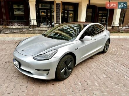 Тесла Модель 3 2018 у Києві на Automoto.ua Сірий Тесла Модель 3, об'ємом двигуна 0 л та пробігом 71 тис. км за 17900 $, фото 1 на Automoto.ua
