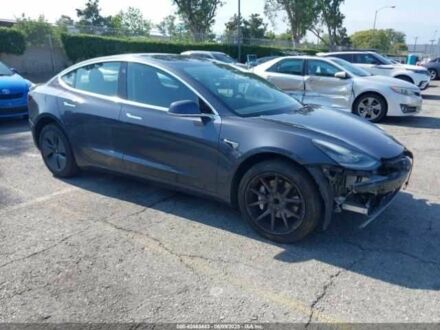 Тесла Модель 3 2018 у Луцьку на Automoto.ua Сірий Тесла Модель 3, об'ємом двигуна 0 л та пробігом 77 тис. км за 5600 $, фото 1 на Automoto.ua