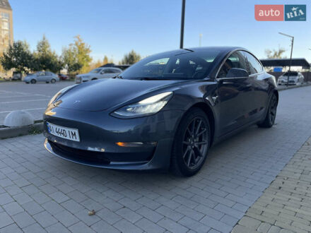 Тесла Модель 3 2018 у Києві на Automoto.ua Сірий Тесла Модель 3, об'ємом двигуна 0 л та пробігом 120 тис. км за 17500 $, фото 1 на Automoto.ua