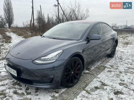 Тесла Модель 3 2018 у Кременчуге на Automoto.ua Сірий Тесла Модель 3, об'ємом двигуна 0 л та пробігом 100 тис. км за 19500 $, фото 1 на Automoto.ua