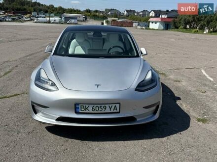 Тесла Модель 3 2018 в Ровно на Automoto.ua Серый Тесла Модель 3, объемом двигателя 0 л и пробегом 126 тыс. км за 15950 $, фото 1 на Automoto.ua
