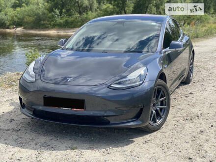 Тесла Модель 3 2018 у Кременчуге на Automoto.ua Сірий Тесла Модель 3, об'ємом двигуна 0 л та пробігом 62 тис. км за 22600 $, фото 1 на Automoto.ua