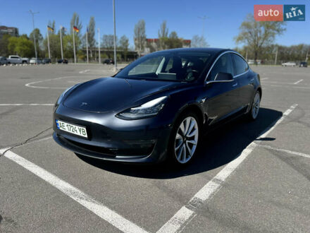 Тесла Модель 3 2018 у Дніпро (Дніпропетровську) на Automoto.ua Сірий Тесла Модель 3, об'ємом двигуна 0 л та пробігом 146 тис. км за 17000 $, фото 1 на Automoto.ua
