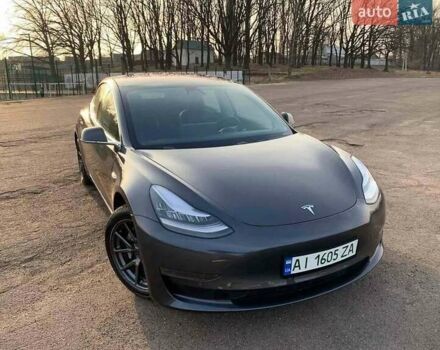 Серый Тесла Модель 3, объемом двигателя 0 л и пробегом 135 тыс. км за 18300 $, фото 1 на Automoto.ua