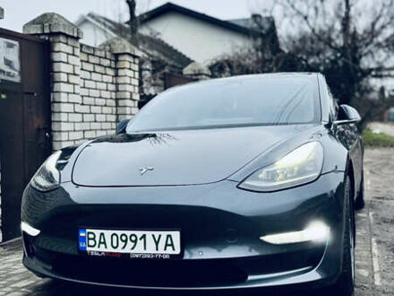 Тесла Модель 3 2018 у Александрие на Automoto.ua Сірий Тесла Модель 3, об'ємом двигуна 0 л та пробігом 159 тис. км за 16000 $, фото 1 на Automoto.ua