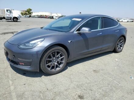 Тесла Модель 3 2018 у Луцьку на Automoto.ua Сірий Тесла Модель 3, об'ємом двигуна 0 л та пробігом 124 тис. км за 11200 $, фото 1 на Automoto.ua