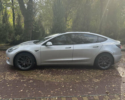 Серый Тесла Модель 3, объемом двигателя 0 л и пробегом 167 тыс. км за 28000 $, фото 1 на Automoto.ua