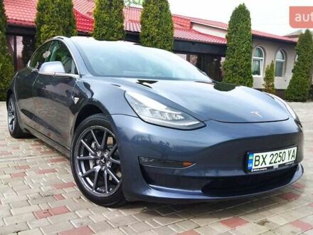 Тесла Модель 3 2018 в Староконстантинов на Automoto.ua Серый Тесла Модель 3, объемом двигателя 0 л и пробегом 135 тыс. км за 19500 $, фото 1 на Automoto.ua
