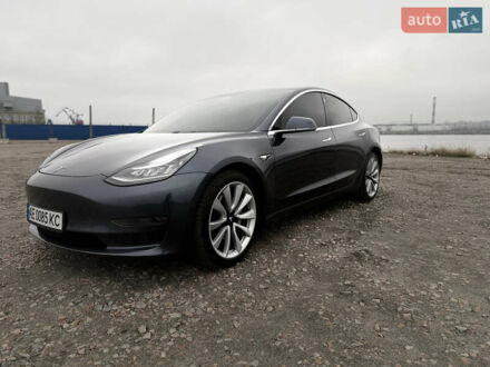 Серый Тесла Модель 3, объемом двигателя 0 л и пробегом 92 тыс. км за 18500 $, фото 1 на Automoto.ua